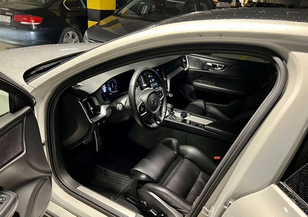 Volvo S60 cena 145000 przebieg: 77000, rok produkcji 2019 z Warszawa małe 277